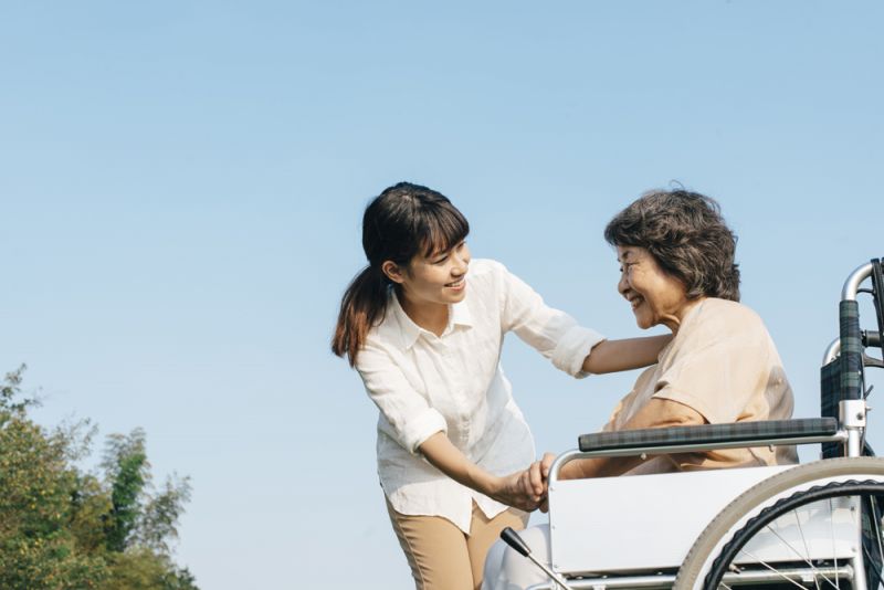 thiếu hụt lao động chăm sóc người già